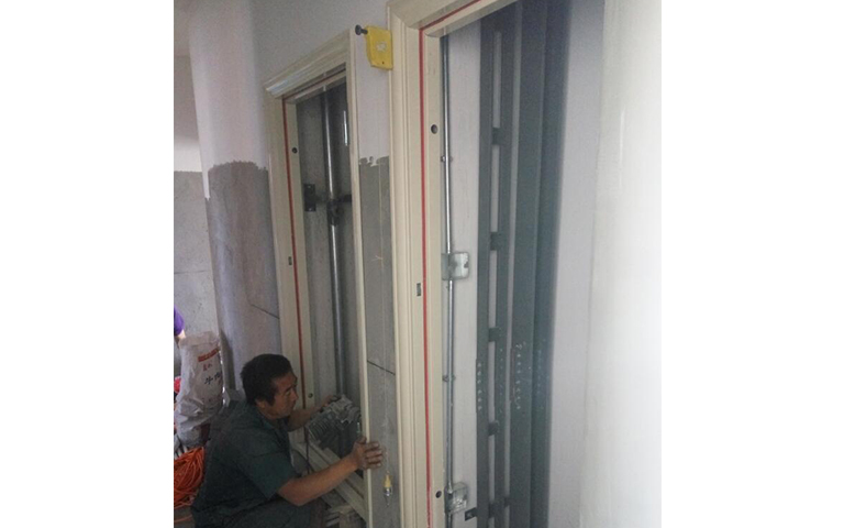 2016年6月28日傳（chuán）媒（méi）學院防（fáng）火門安裝動態展示圖