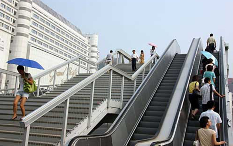 自助扶梯（tī）人行道