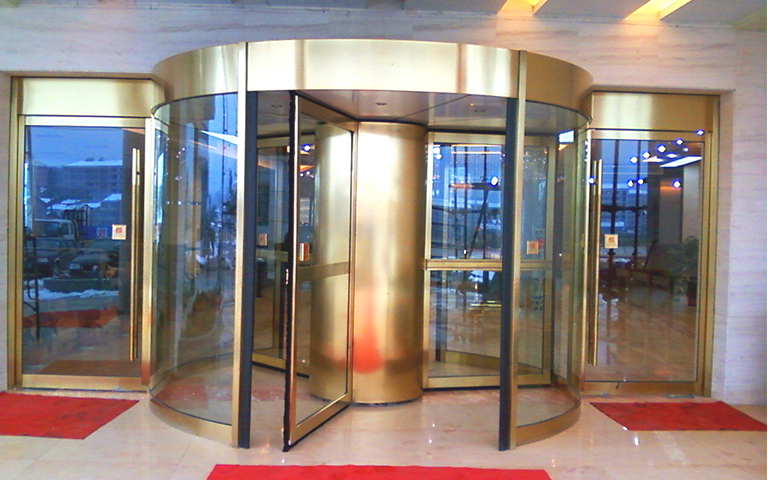 旋（xuán）轉門