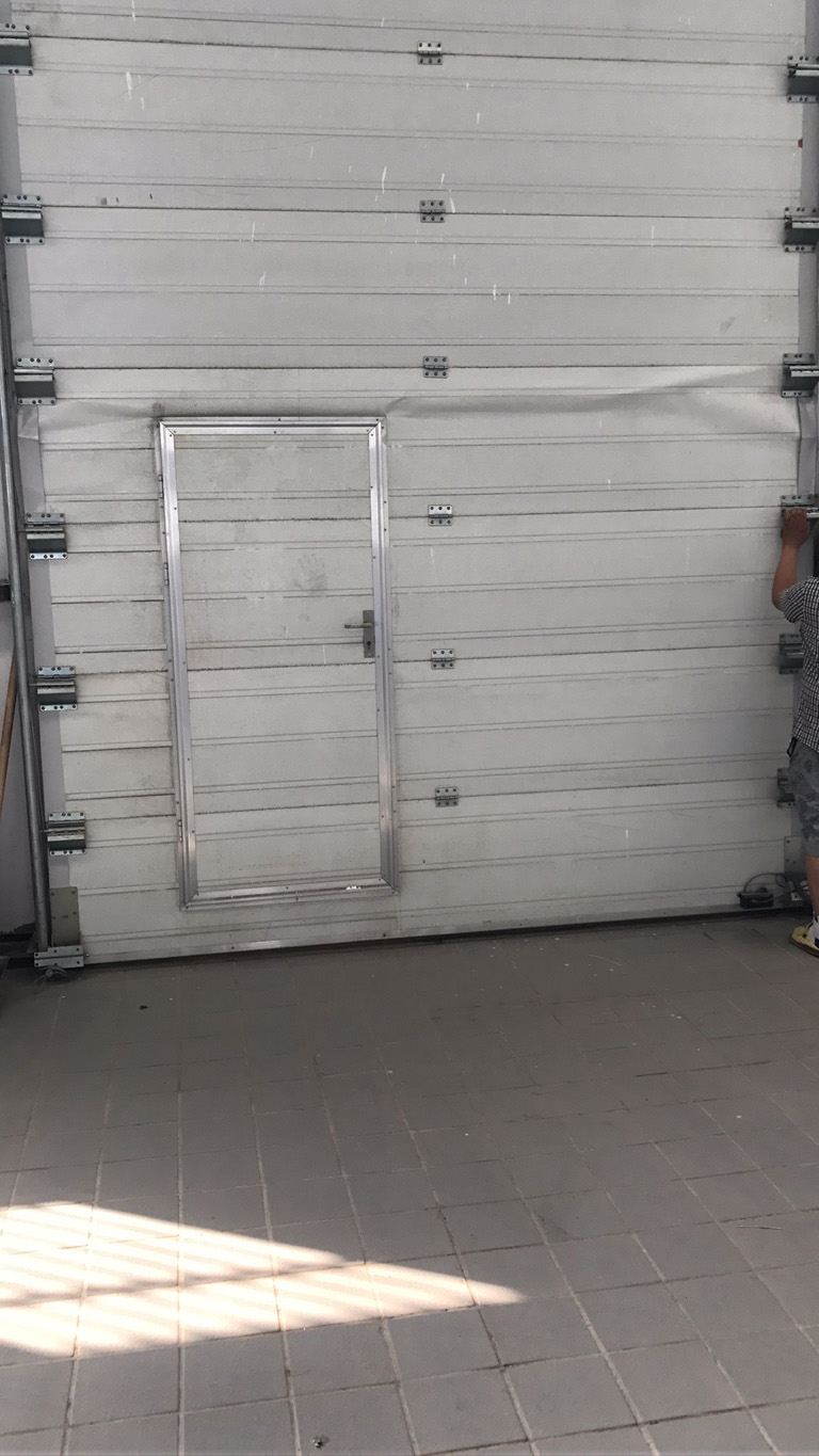 2018年7月（yuè）20日哈弗4s店維修提升門案例