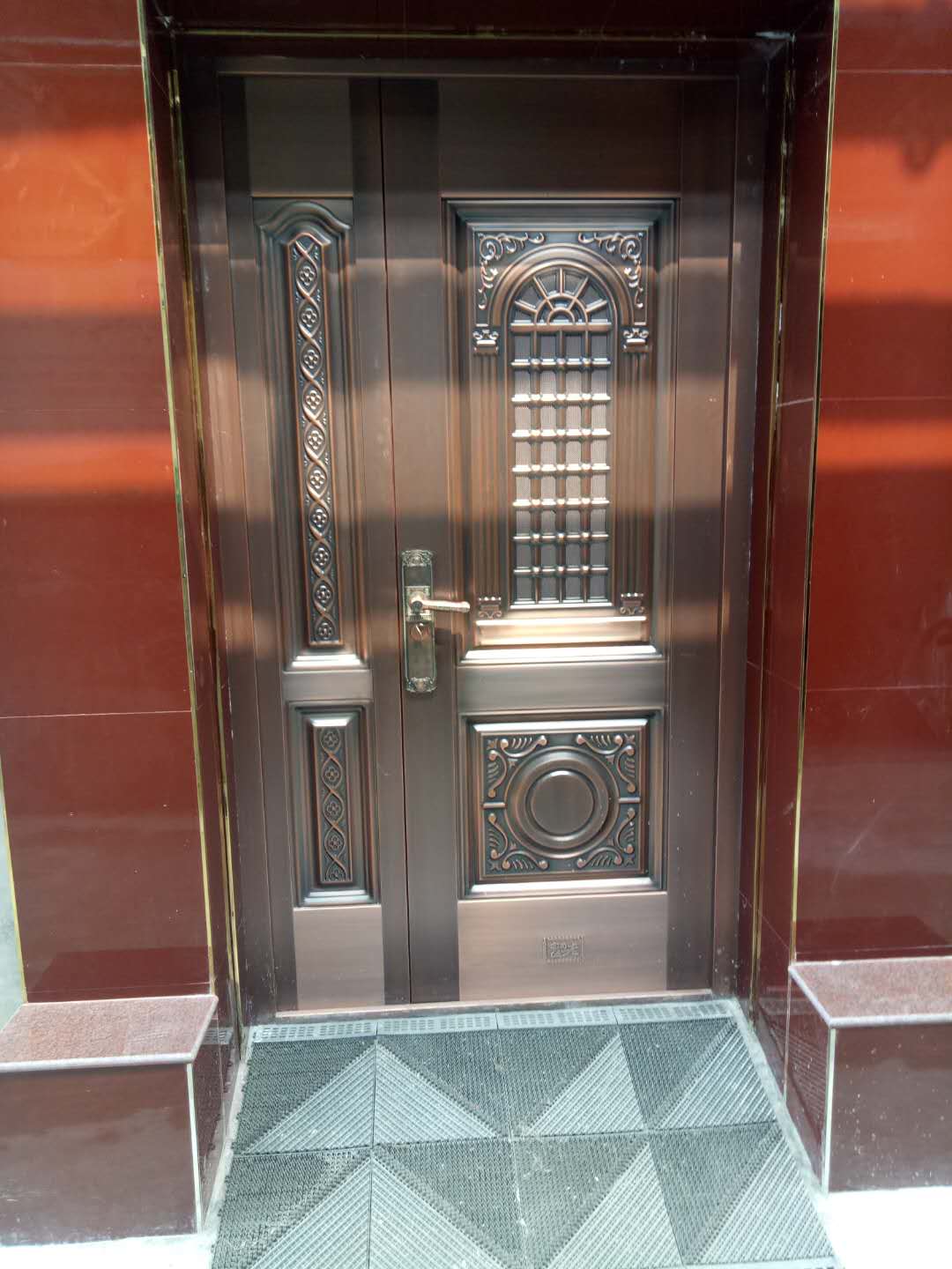 2018年8月12日介休市王氏（shì）婦科庭院銅門案例