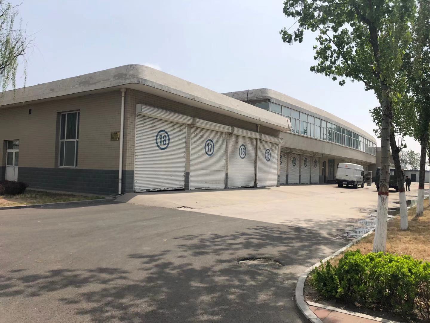 2020省武警基地車隊提升門（mén）及（jí）卷閘門安裝現場