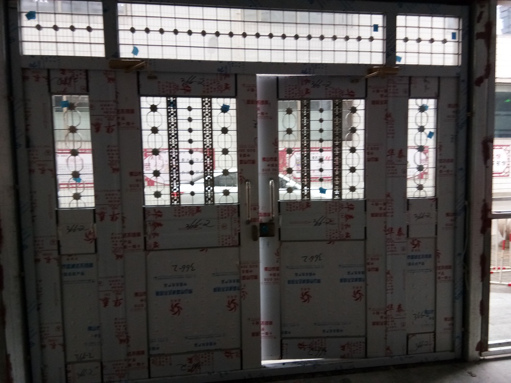 2020中鐵二建（jiàn）小區不鏽鋼樓（lóu）宇（yǔ）門改造